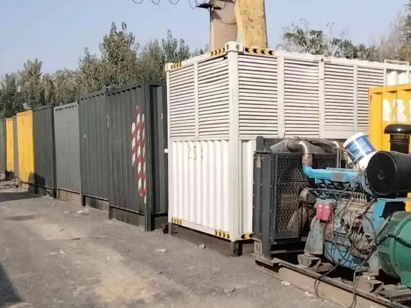 和平200KW柴油发电机机组每小时油耗是多少？